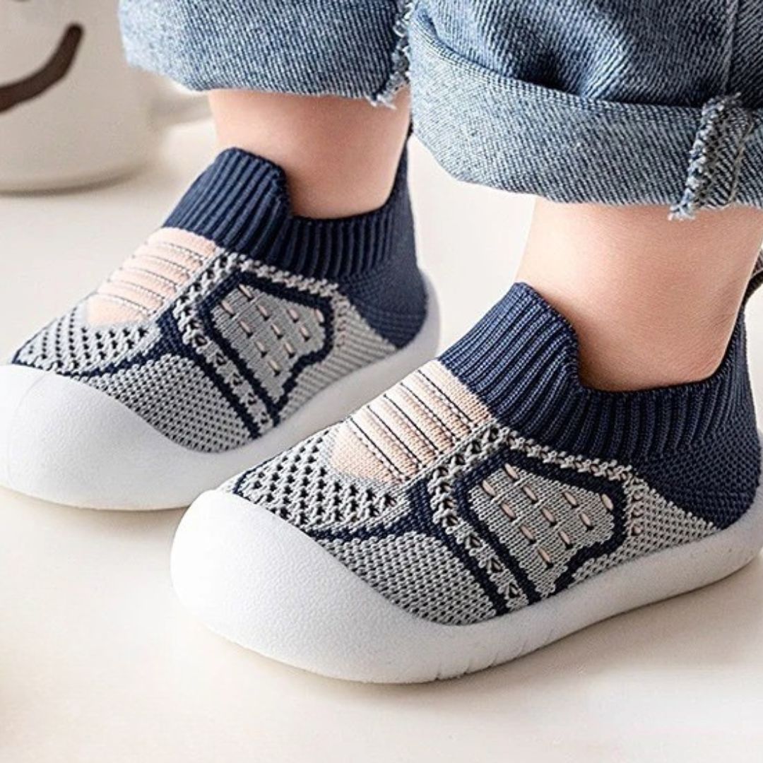 ¡Chao resbalones! El zapato 2-en-1 que protege sus pasitos y simula ir descalzo.🎁Envío Gratis-Paga en Casa