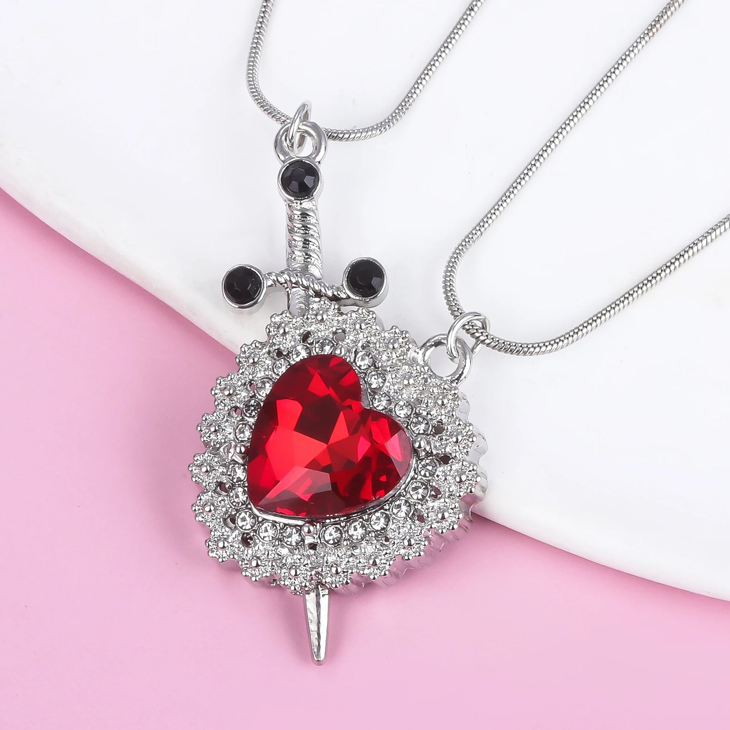 Collar Corazón & Espada: Un Símbolo de Amor y Conexión🎁Envío Gratis